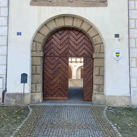 Hostel Zamek Spálené Poříčí