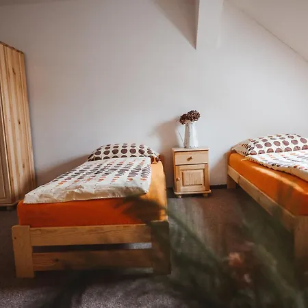 Hostel Zamek Spálené Poříčí