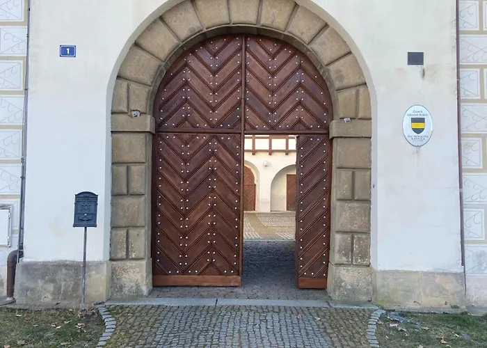 Hostal Zámek Spálené Poříčí